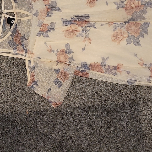 FLORAL TOP - Picture 3 of 3